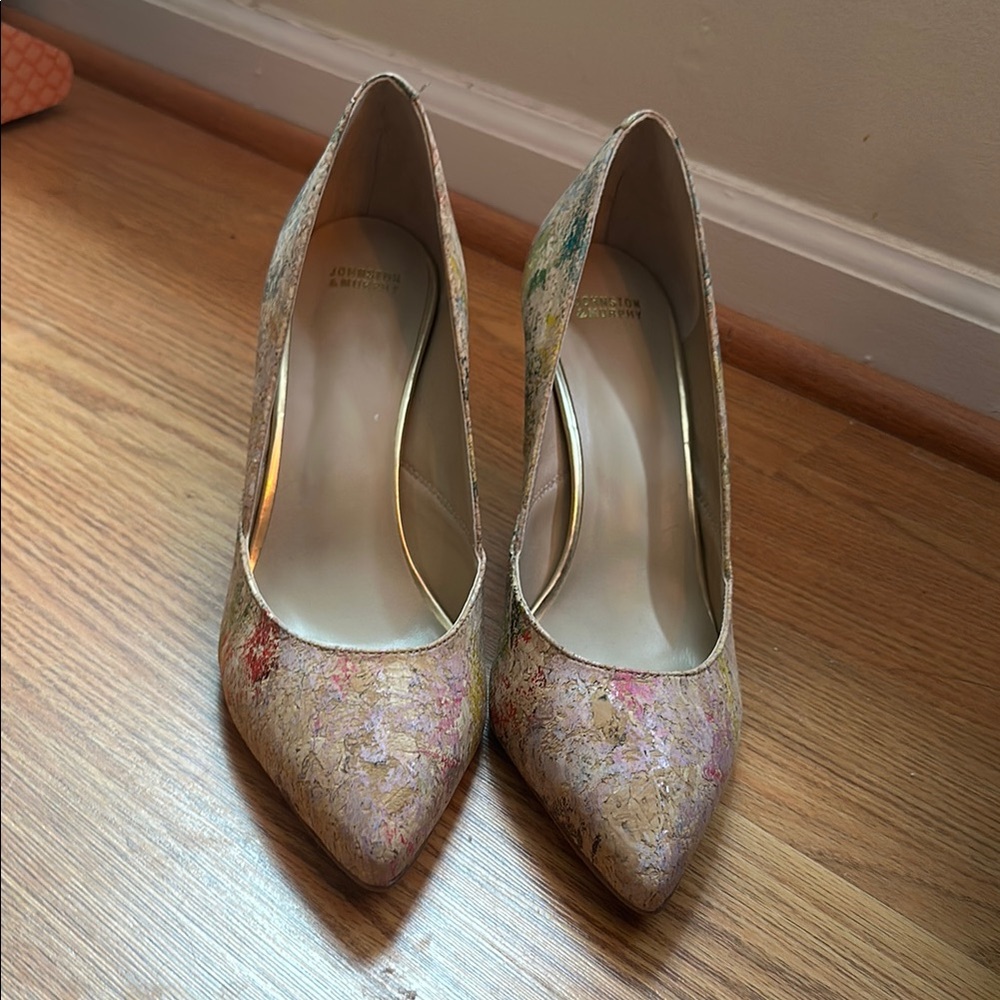 Johnston & Murphy Cream and Pink Heels Classic Design
